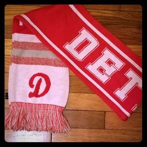 NWT Detroit Scarf